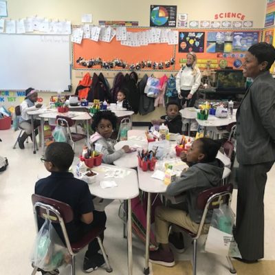 Teacher teaching kids in the classroom