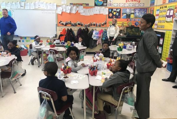 Teacher teaching kids in the classroom