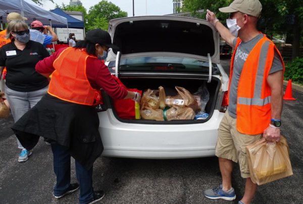 Volunteers donating food