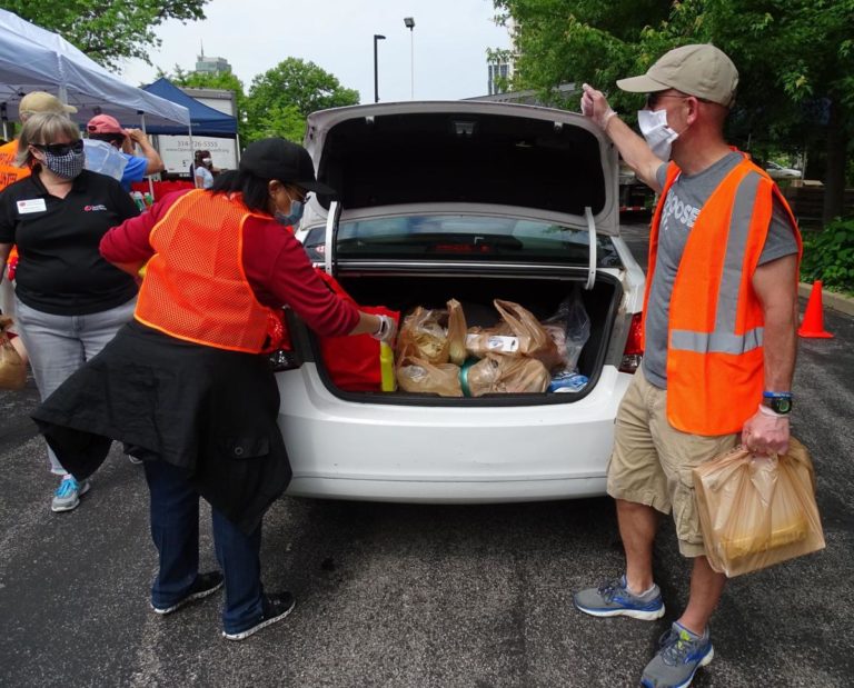 Volunteers donating food