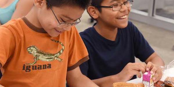 Students eating lunch