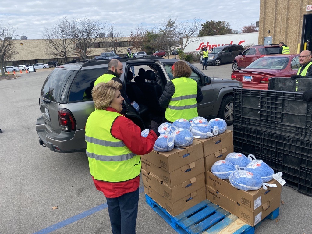 KSDK, FOX 2 showcase Thanksgiving distribution
