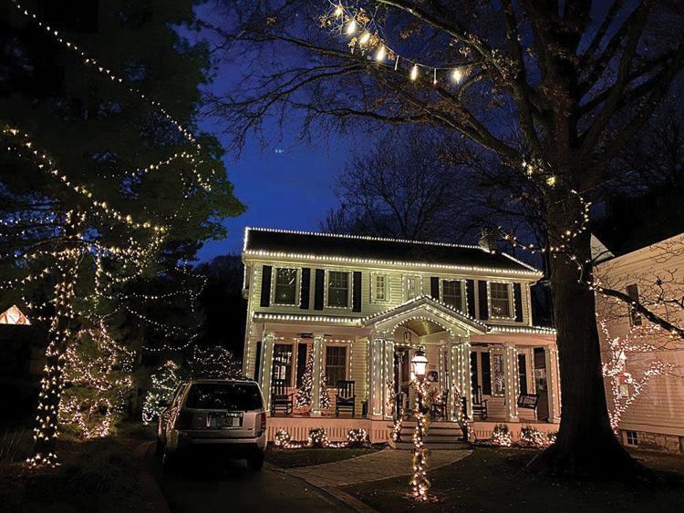 Miracle on Summit hosts Candlelight Walk